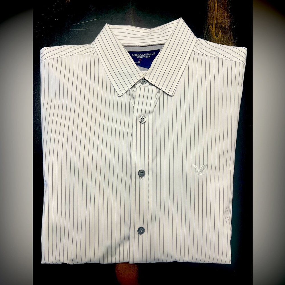 American Eagle Men’s LS dress shirt, size medium